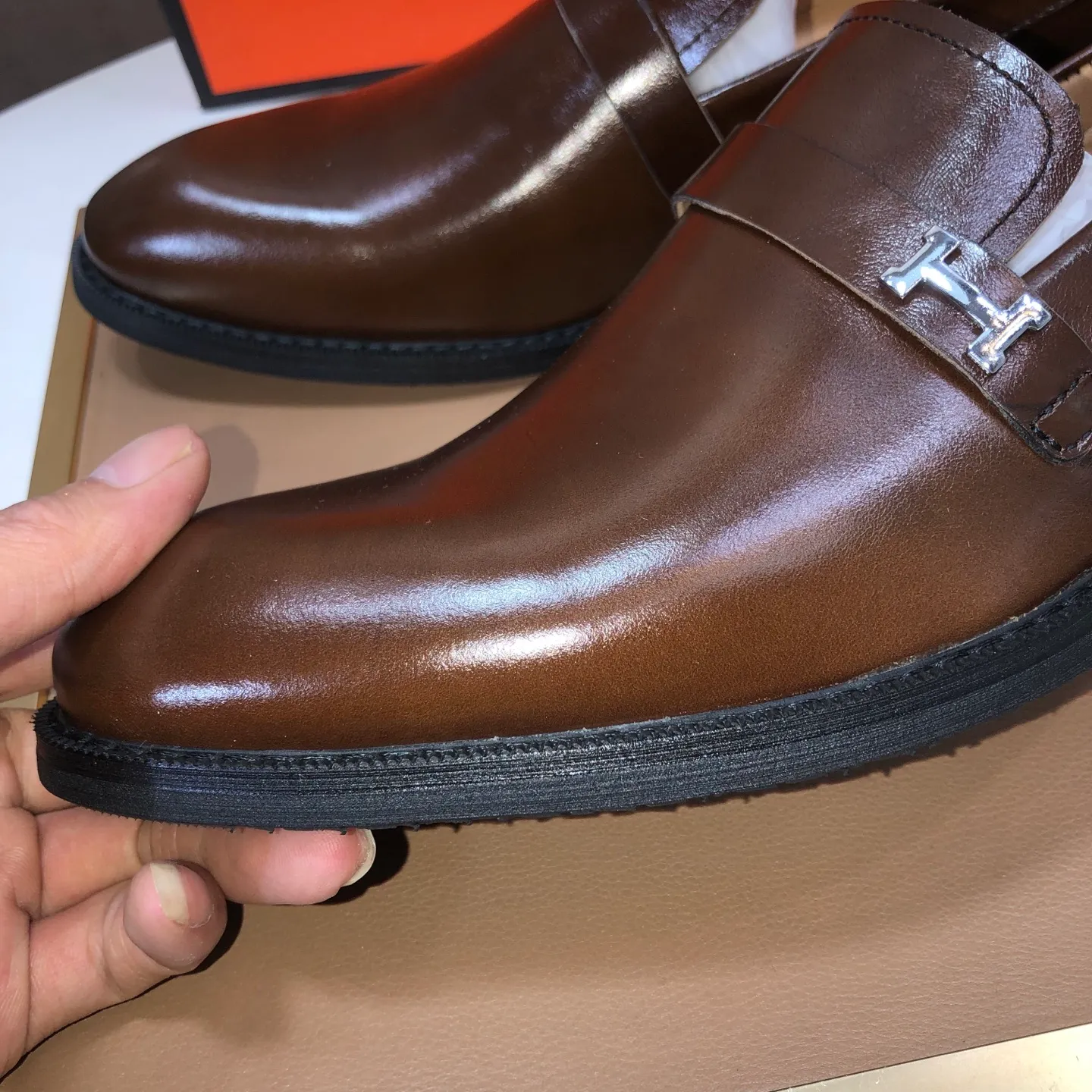 Men's Men's Shoes💰540💰[HERMES] (cowhide lining)🍀Italian top luxury🍀He does not pursue novel styles and gorgeous colors, but attracts the favor of successful men with his flawless, elegant and classic style. Formal leather shoes This very comfortable, simple and stable style allows you to easily match any style! The pattern is absolutely 1:1 refined from the original case, and we strive for excellence in materials, imported cowhide + cowhide lining💪💪💪extraordinary texture👍! .Code number: 39-45 (45 customized)